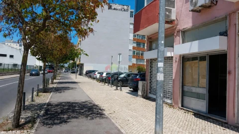 Loja para Arrendamento em União das Freguesias de Setúbal
