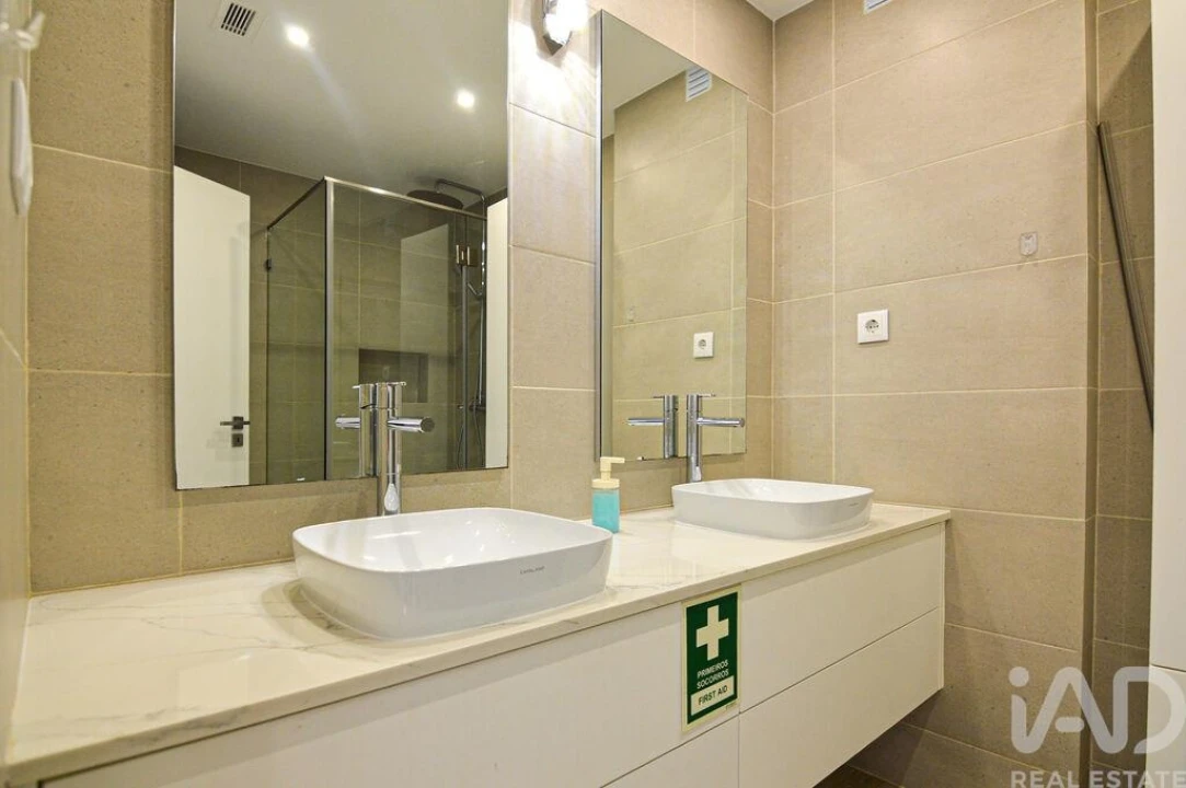 Apartamento T2 para Venda em Quarteira Foto 17