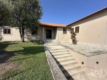 Moradia T6 para Venda em Ventosa e Cova