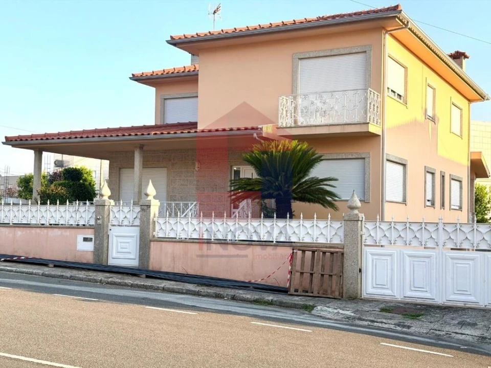 Moradia T4 para Venda em Vila Verde e Barbudo Foto 49