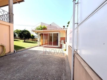 Moradia T4 para Venda em Vila Verde e Barbudo