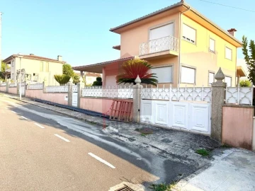 Moradia T4 para Venda em Vila Verde e Barbudo