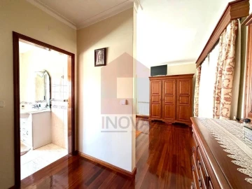 Moradia T4 para Venda em Vila Verde e Barbudo