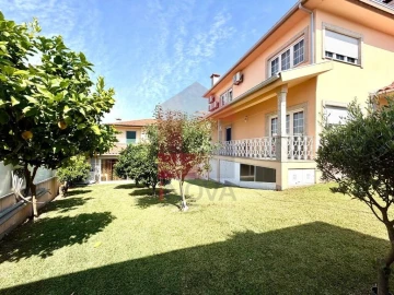 Moradia T4 para Venda em Vila Verde e Barbudo