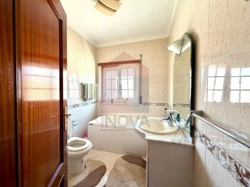 Moradia T4 para Venda em Vila Verde e Barbudo