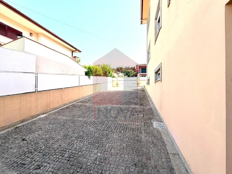 Moradia T4 para Venda em Vila Verde e Barbudo Foto 42