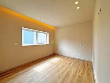 Apartamento T3 para Venda em Póvoa de Varzim, Beiriz e Argivai