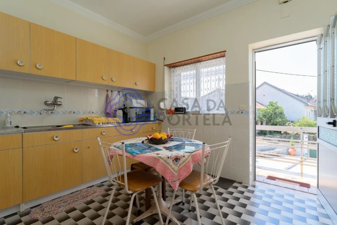 Moradia T2 para Venda em Chãos Foto 2