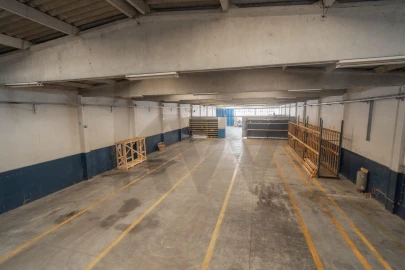Armazém para Arrendamento em Serzedo e Perosinho