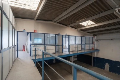 Armazém para Arrendamento em Serzedo e Perosinho