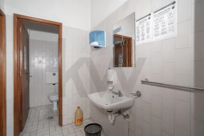 Armazém para Arrendamento em Serzedo e Perosinho