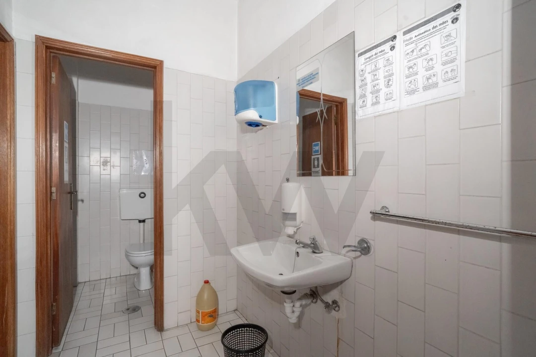 Armazém para Arrendamento em Serzedo e Perosinho Foto 12