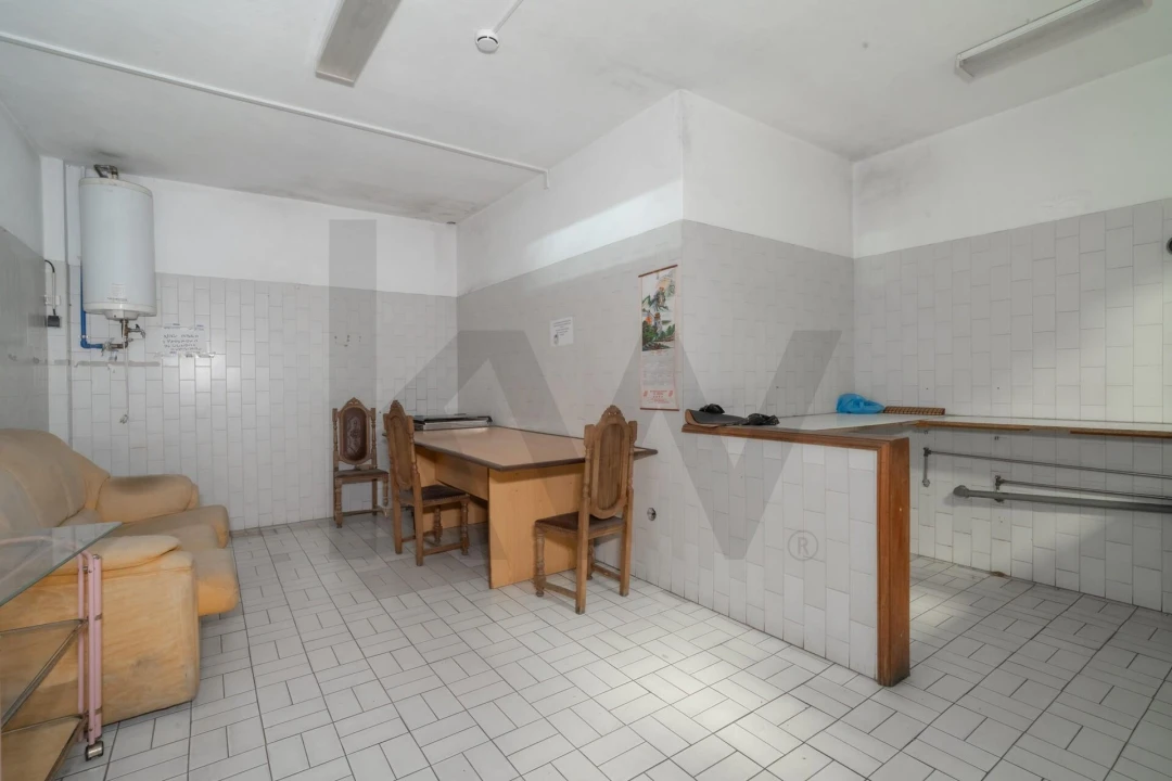 Armazém para Venda em Serzedo e Perosinho Foto 12