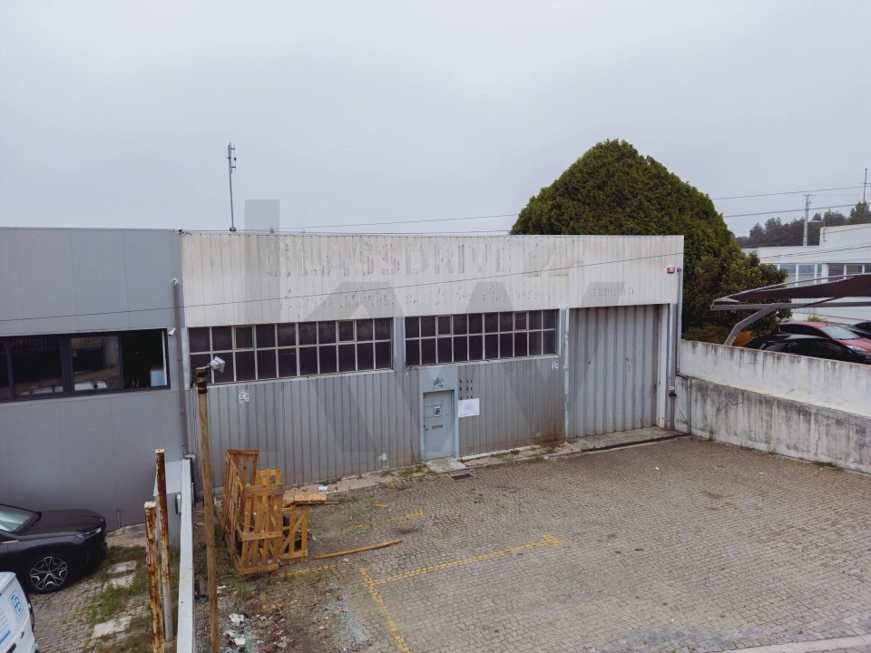 Armazém para Venda em Serzedo e Perosinho Foto 22