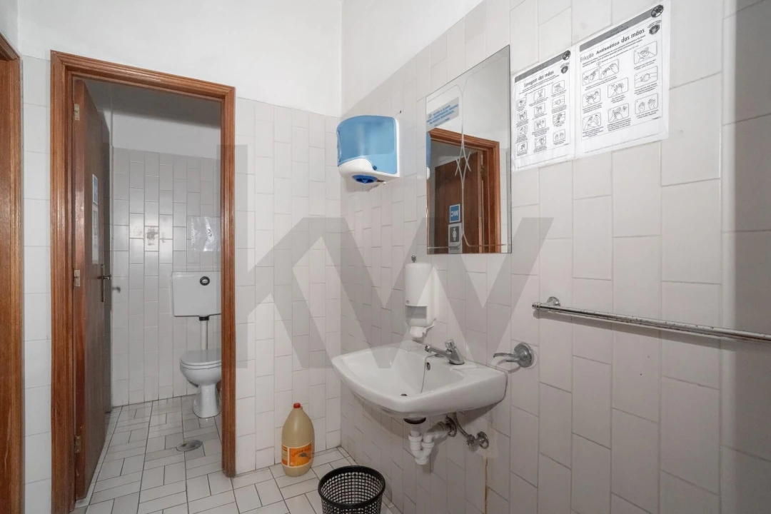Armazém para Venda em Serzedo e Perosinho Foto 13