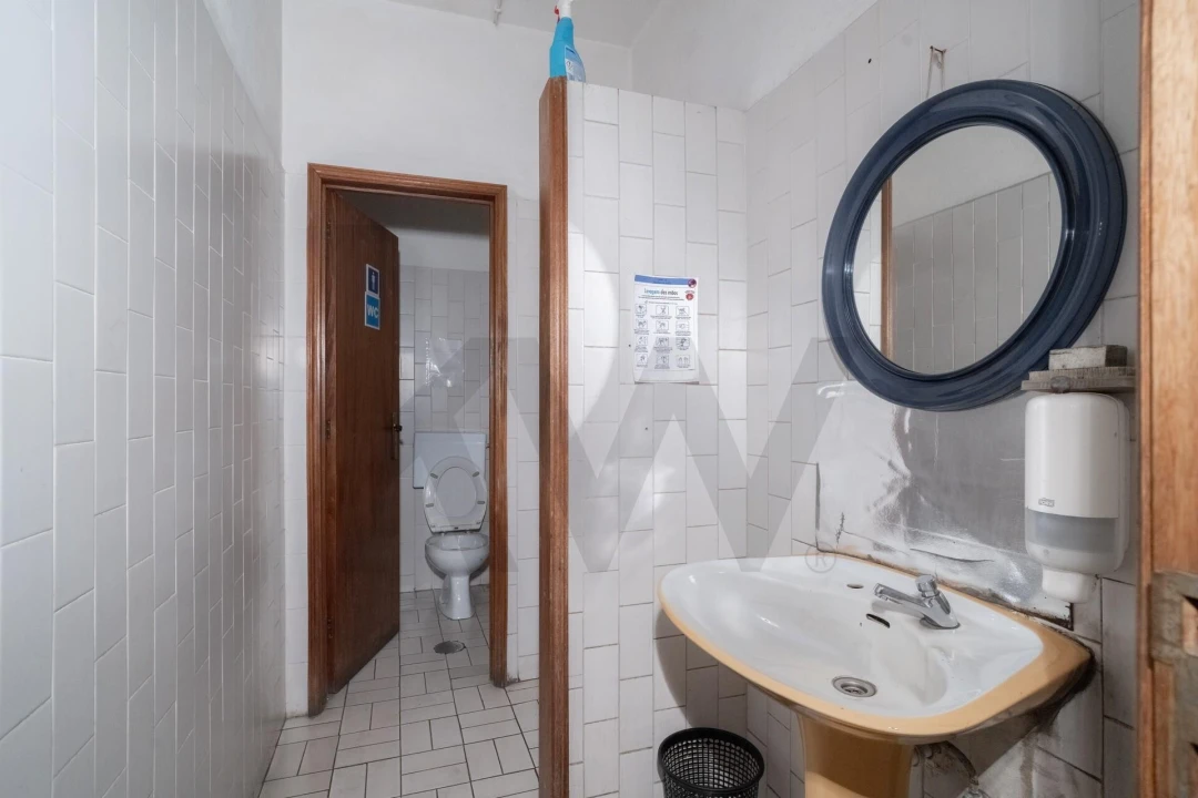 Armazém para Venda em Serzedo e Perosinho Foto 14