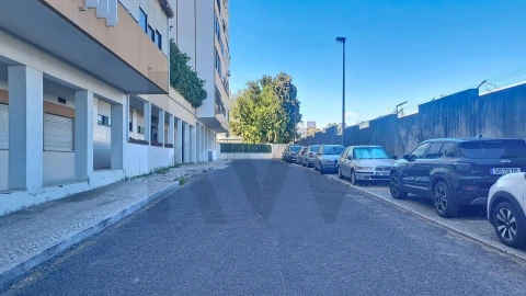 Apartamento T3 para Arrendamento em Lumiar