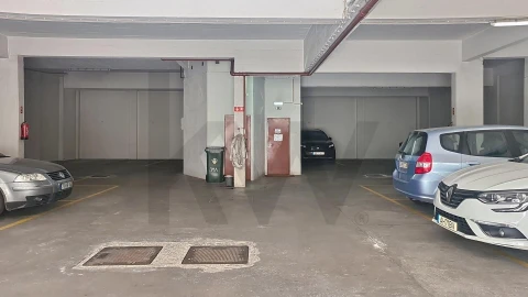 Apartamento T3 para Arrendamento em Lumiar