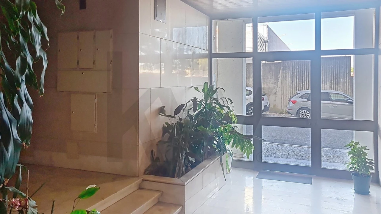Apartamento T3 para Arrendamento em Lumiar Foto 1