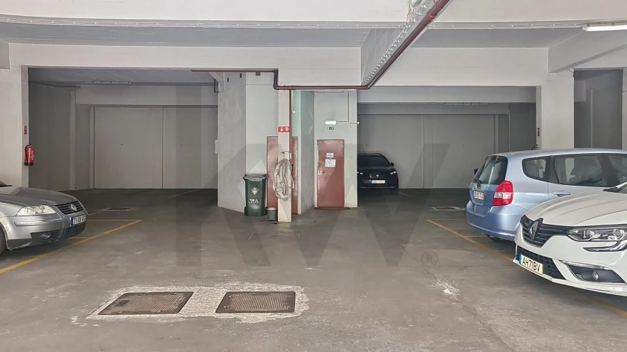 Apartamento T3 para Arrendamento em Lumiar Foto 35
