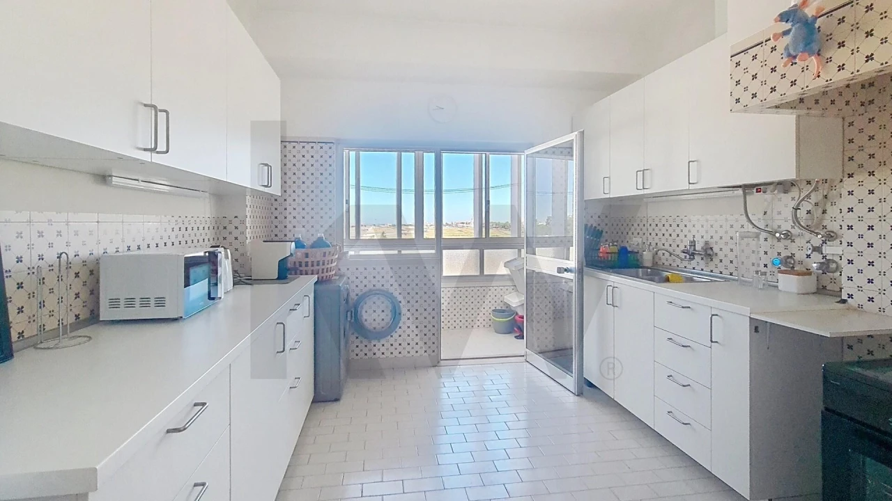 Apartamento T3 para Arrendamento em Lumiar Foto 14