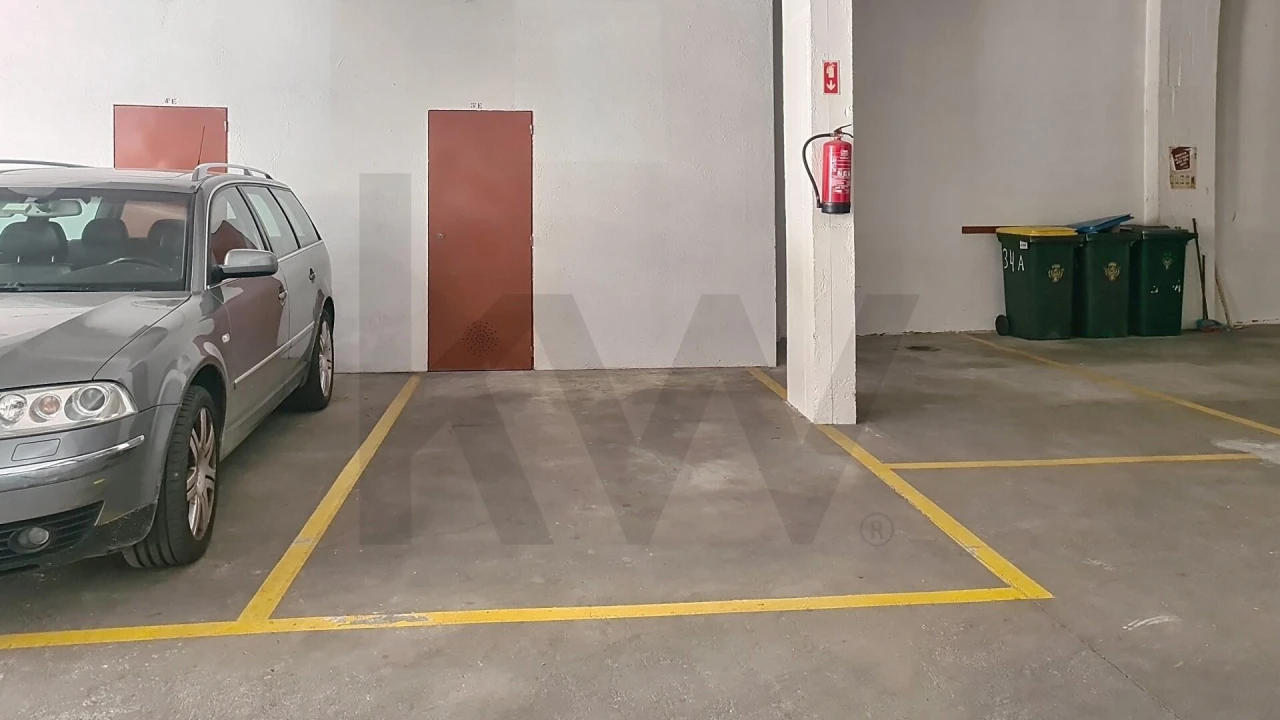 Apartamento T3 para Arrendamento em Lumiar Foto 36
