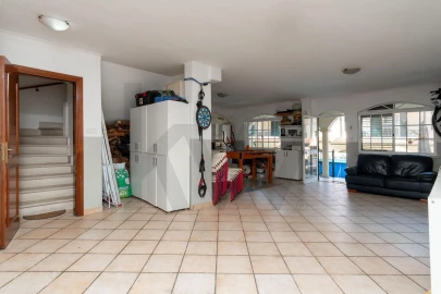 Moradia T4 para Venda em Charneca de Caparica e Sobreda
