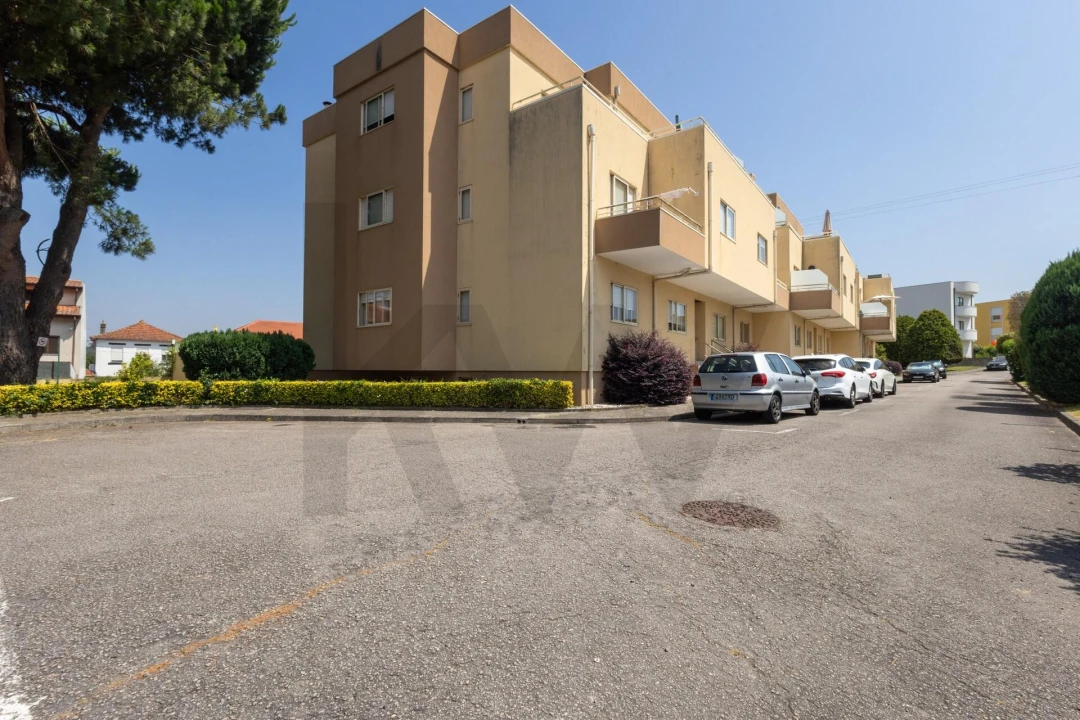 Apartamento T2 para Venda em Oliveira do Douro Foto 1
