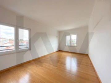 Apartamento T4 para Venda em Ajuda
