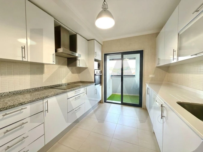 Apartamento T4 para Venda em Ajuda Foto 8