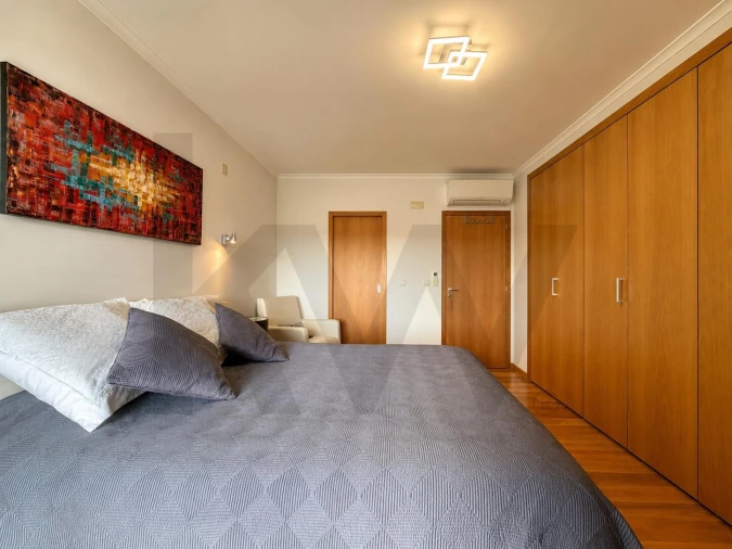 Apartamento T4 para Venda em Ajuda Foto 10