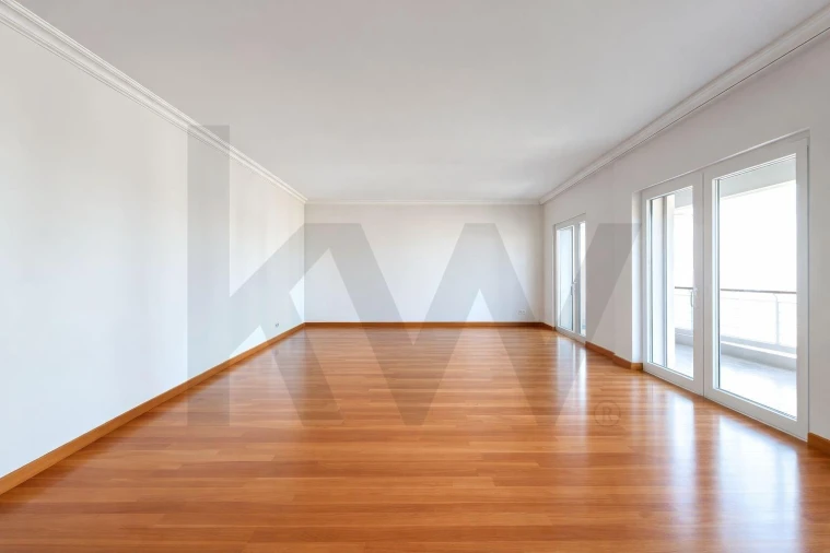 Apartamento T4 para Venda em Ajuda Foto 4