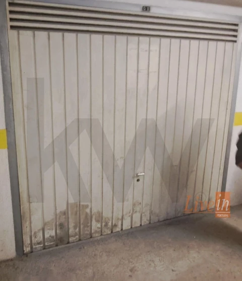 Garagem para Arrendamento em Rio de Mouro