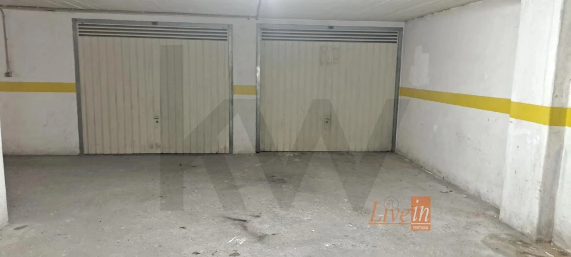 Garagem para Arrendamento em Rio de Mouro Foto 2