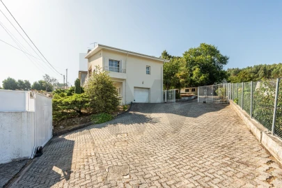 Moradia T3 para Venda em Santo Tirso, Couto (Santa Cristina e São Miguel) e Burgães