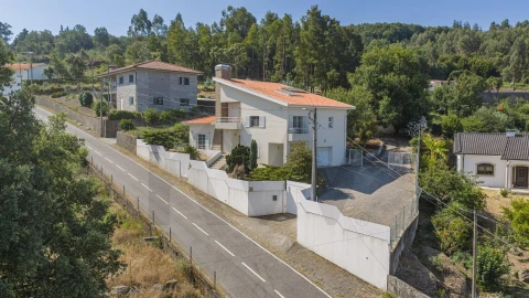 Moradia T3 para Venda em Santo Tirso, Couto (Santa Cristina e São Miguel) e Burgães