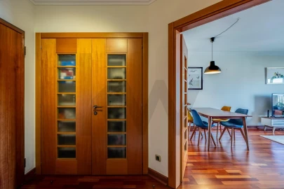 Apartamento T3 para Venda em Santo António dos Cavaleiros e Frielas