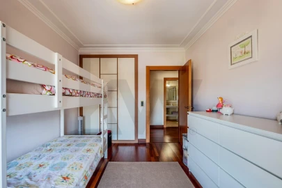 Apartamento T3 para Venda em Santo António dos Cavaleiros e Frielas