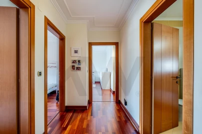 Apartamento T3 para Venda em Santo António dos Cavaleiros e Frielas