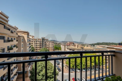 Apartamento T3 para Venda em Santo António dos Cavaleiros e Frielas
