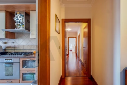 Apartamento T3 para Venda em Santo António dos Cavaleiros e Frielas