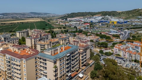 Apartamento T3 para Venda em Santo António dos Cavaleiros e Frielas