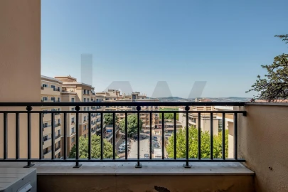 Apartamento T3 para Venda em Santo António dos Cavaleiros e Frielas