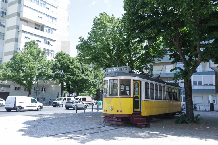 Apartamento T2 para Venda em Benfica Foto 35
