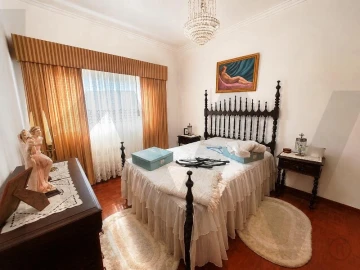 Moradia T3 para Venda em Igreja Nova e Cheleiros