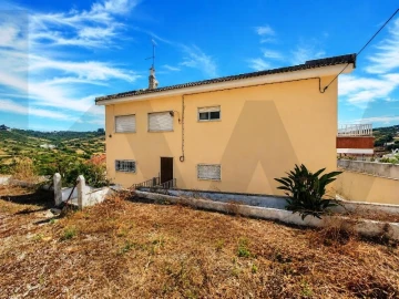 Moradia T3 para Venda em Igreja Nova e Cheleiros