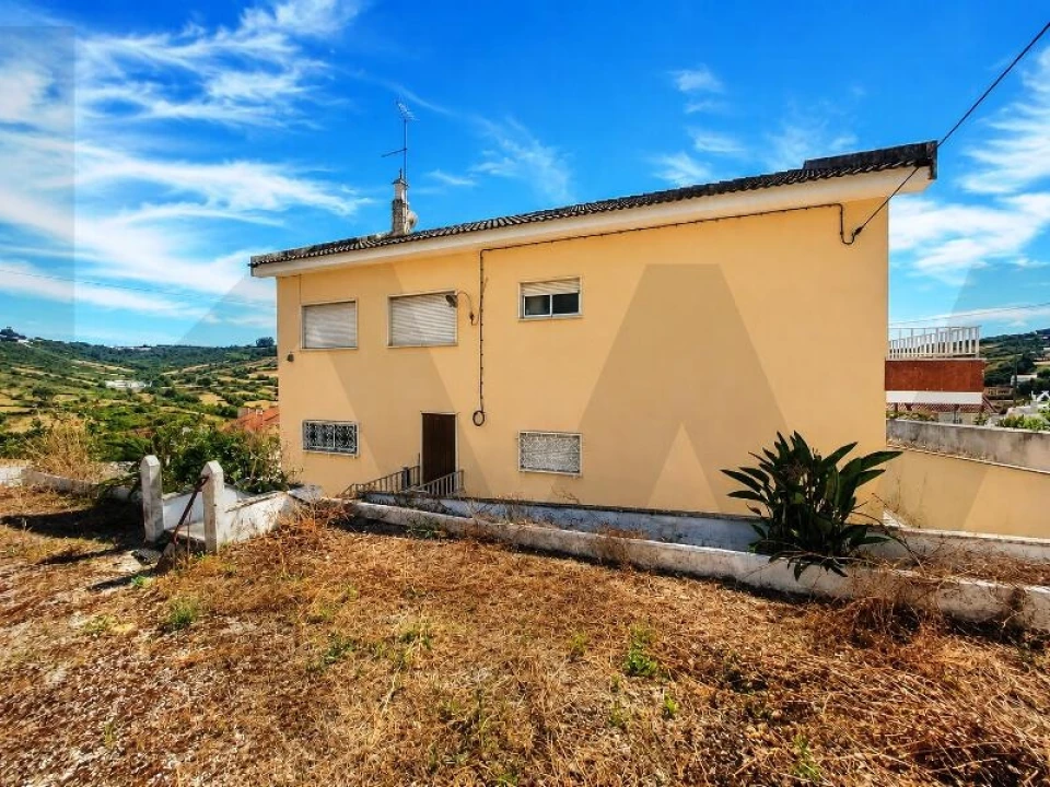 Moradia T3 para Venda em Igreja Nova e Cheleiros Foto 1