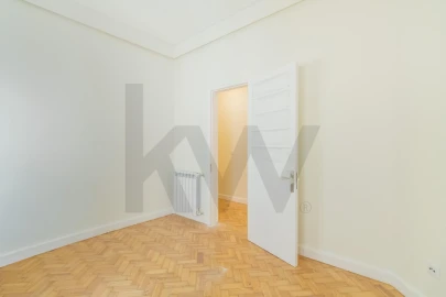 Apartamento T4 para Arrendamento em Avenidas Novas