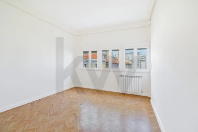 Apartamento T4 para Arrendamento em Avenidas Novas