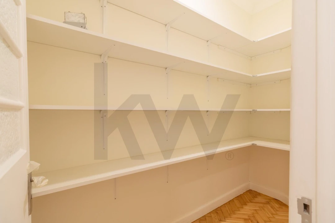Apartamento T4 para Arrendamento em Avenidas Novas Foto 7